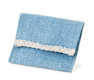 bolsa azul de algodón con puntilla para envolver tus detalles de comunión y bautizo